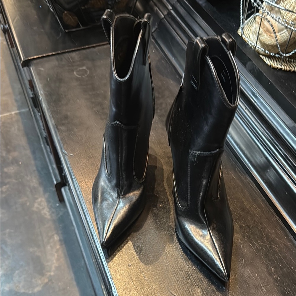 Fashion Nova Sleek Black Heeled Boots counrty - Picture 3 of 4